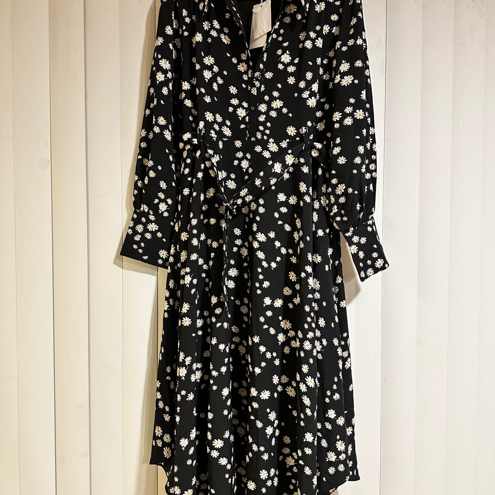 Petite Studio Black and White Daisy Print Long Sleeve Wrap Dress